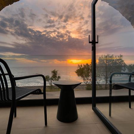 Neoma Luxury Suites Karterados  Exteriör bild