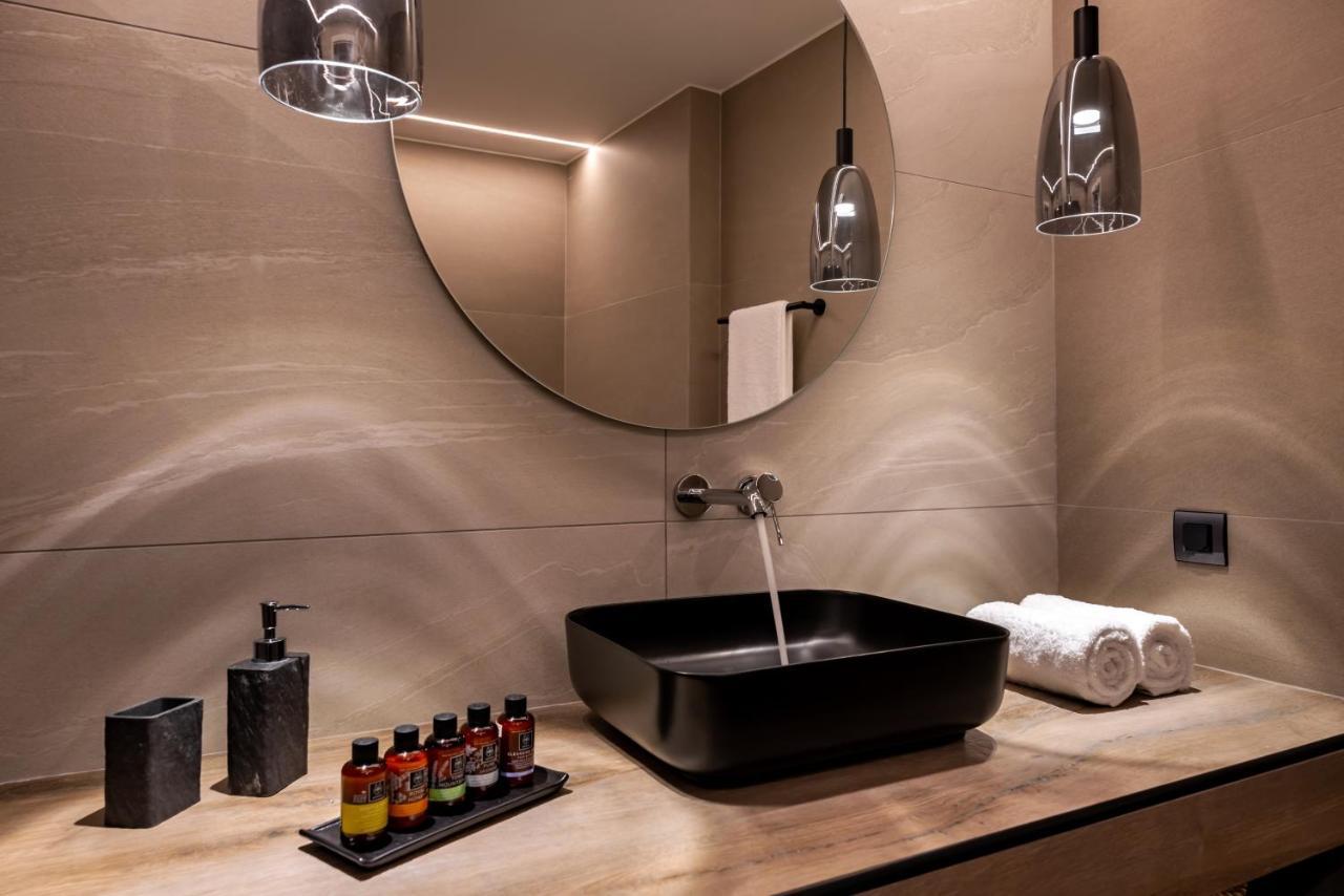 Neoma Luxury Suites Karterados  Exteriör bild