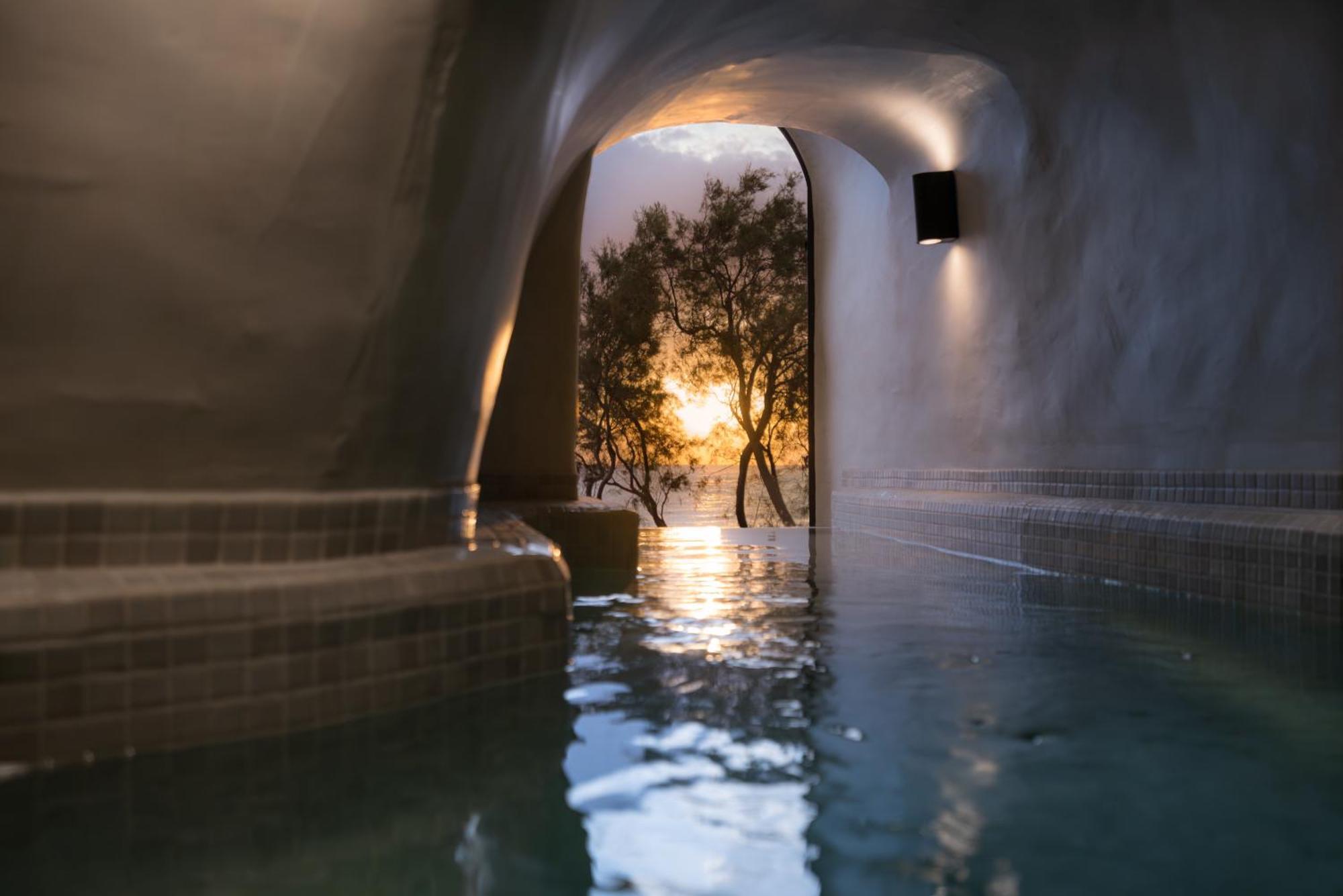 Neoma Luxury Suites Karterados  Exteriör bild