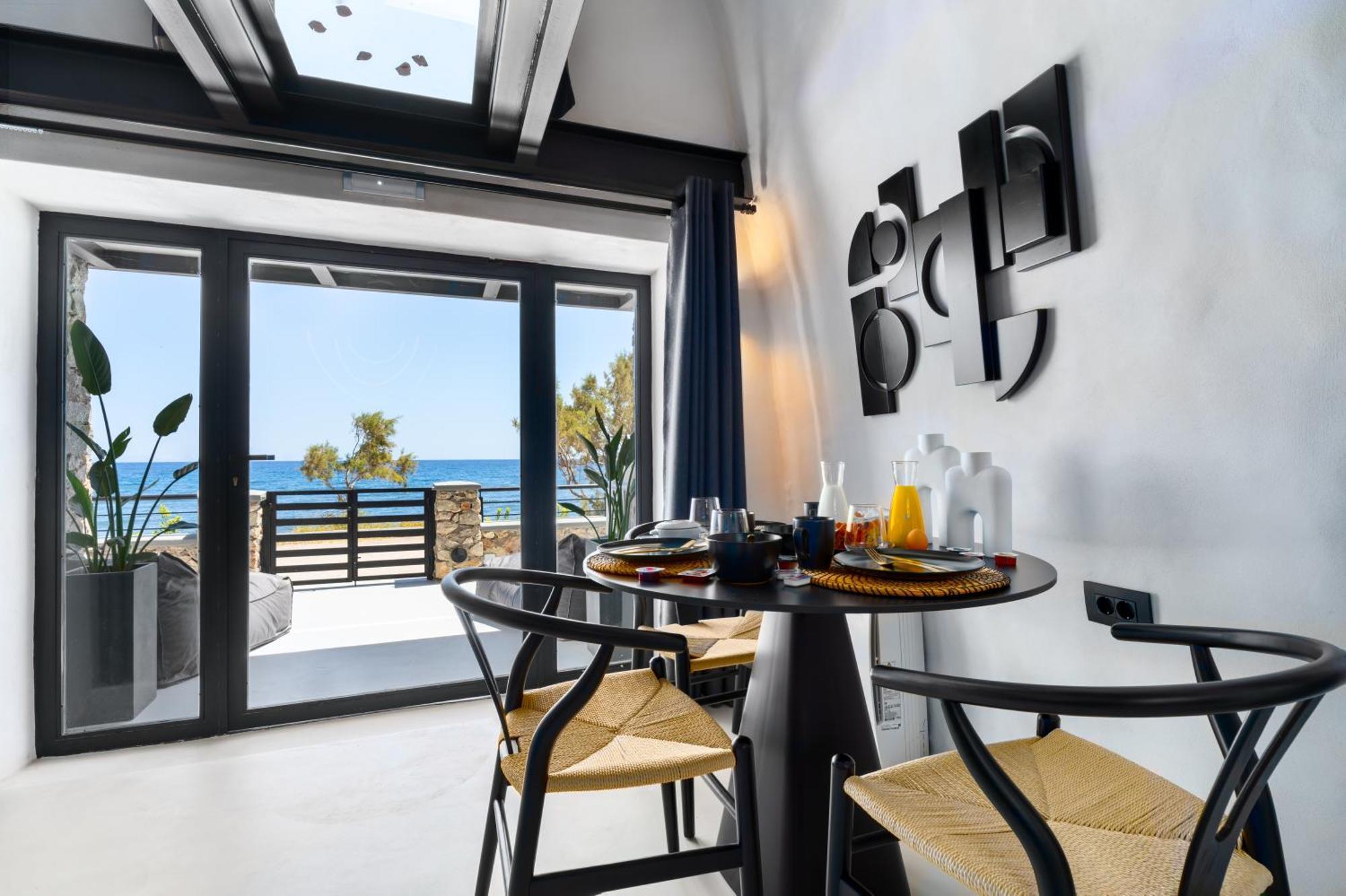 Neoma Luxury Suites Karterados  Exteriör bild